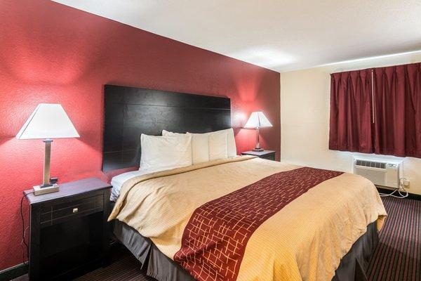 Red Roof Inn & Suites Pensacola-Nas Corry Beach Haven Eksteriør billede