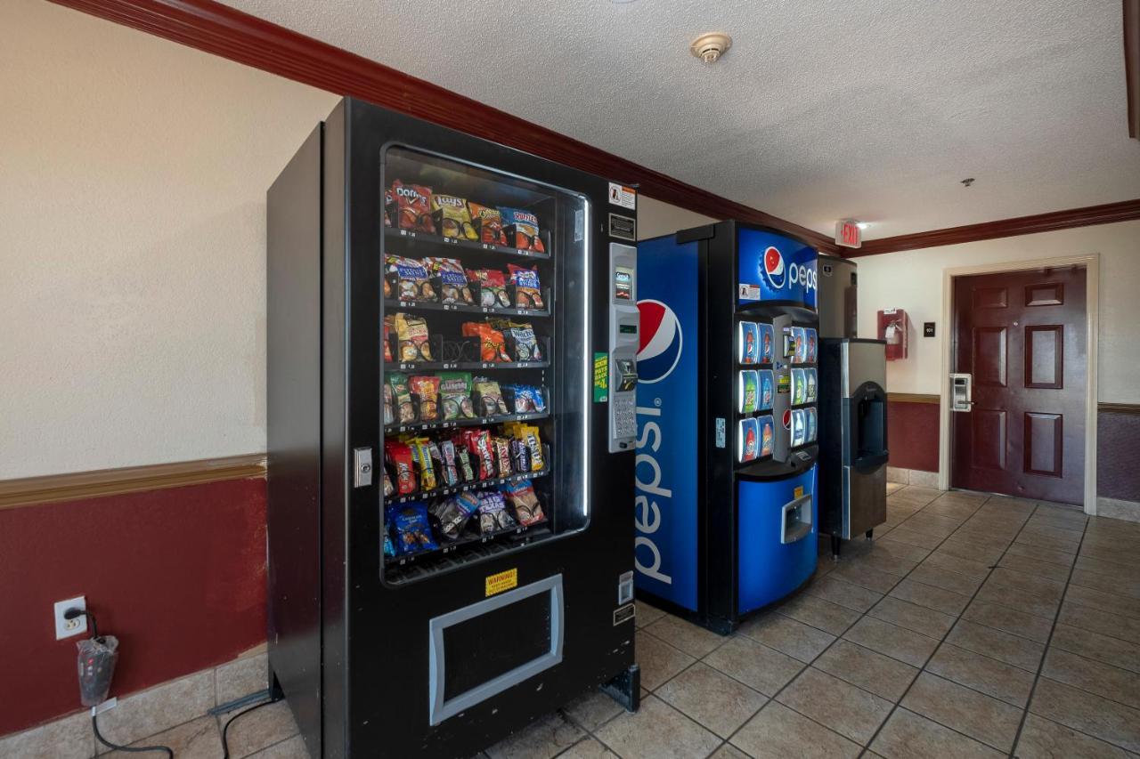 Red Roof Inn & Suites Pensacola-Nas Corry Beach Haven Eksteriør billede