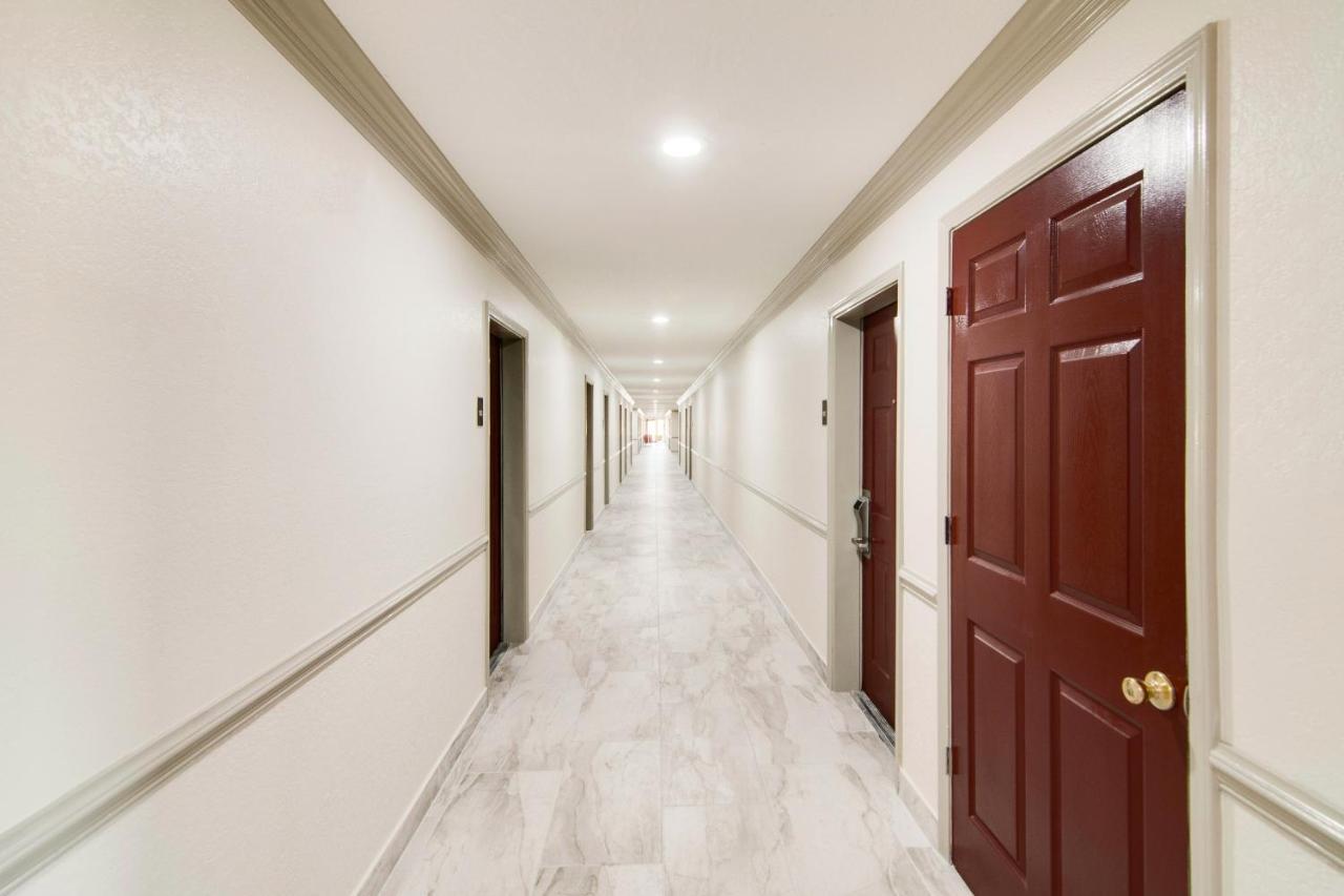 Red Roof Inn & Suites Pensacola-Nas Corry Beach Haven Eksteriør billede