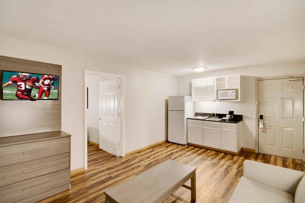 Red Roof Inn & Suites Pensacola-Nas Corry Beach Haven Eksteriør billede