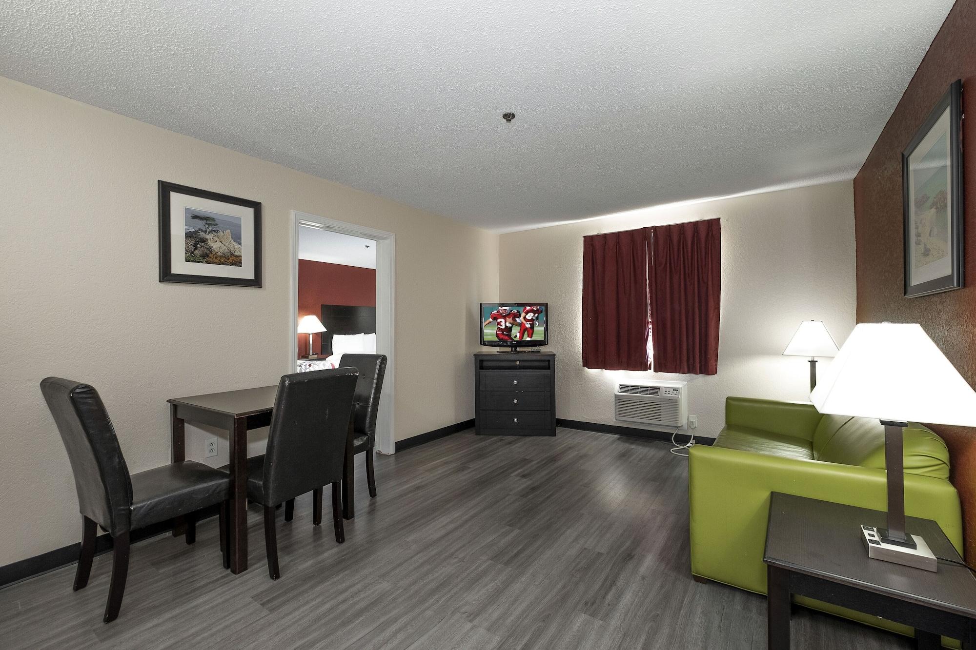 Red Roof Inn & Suites Pensacola-Nas Corry Beach Haven Eksteriør billede