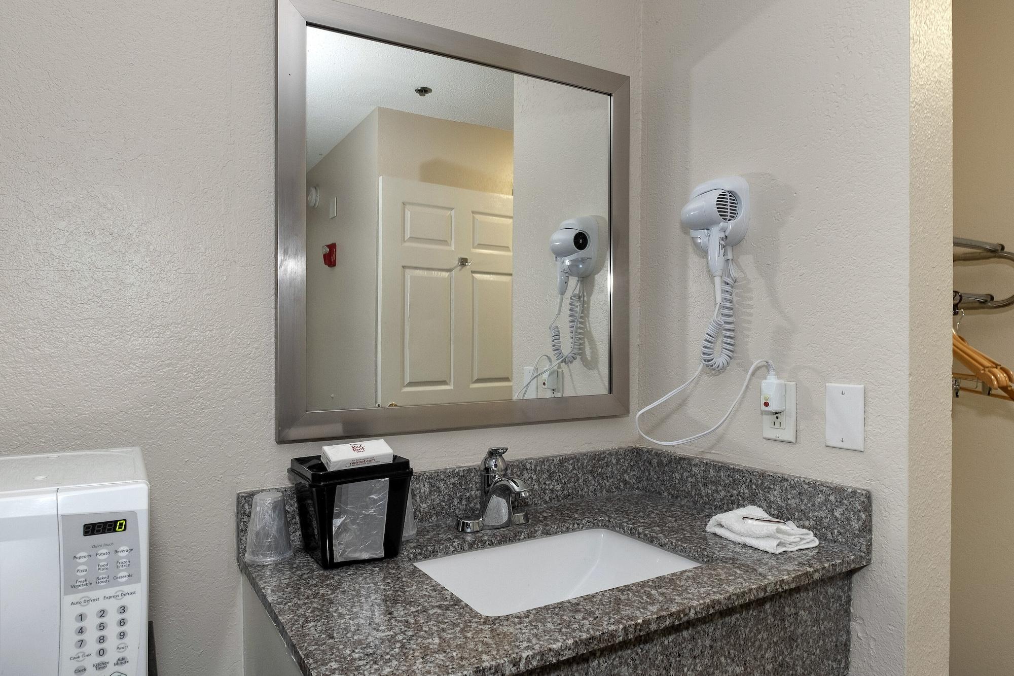 Red Roof Inn & Suites Pensacola-Nas Corry Beach Haven Eksteriør billede