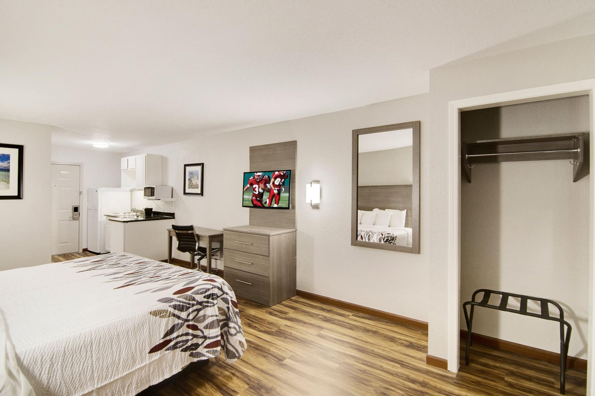 Red Roof Inn & Suites Pensacola-Nas Corry Beach Haven Eksteriør billede