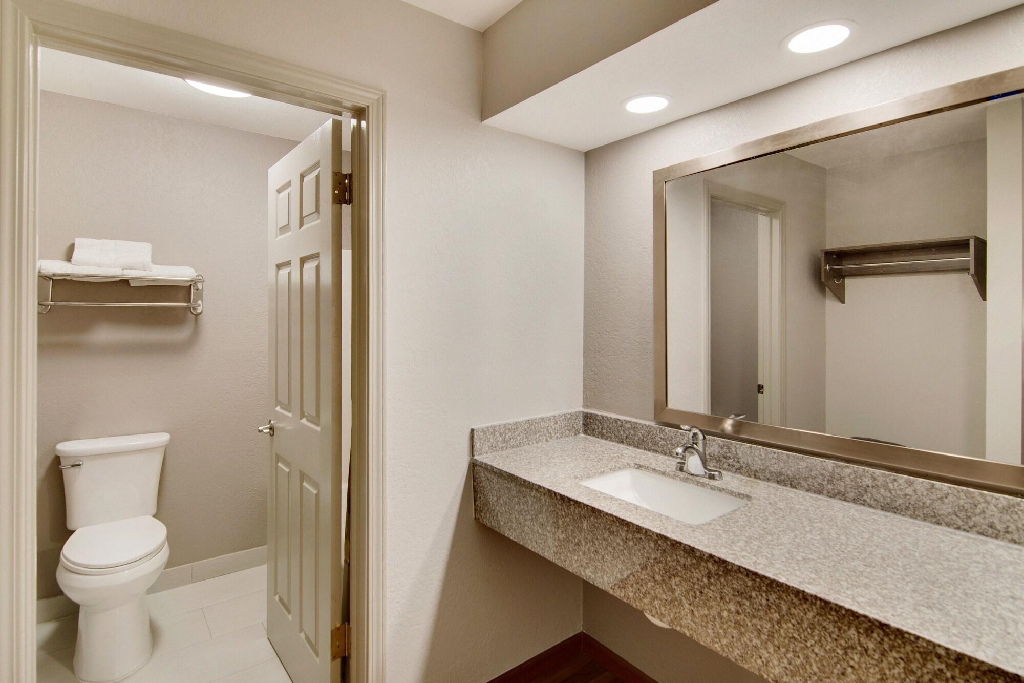 Red Roof Inn & Suites Pensacola-Nas Corry Beach Haven Eksteriør billede